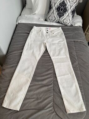 CAbi Slimmie women’s White Skinny mid rise Jeans size 6